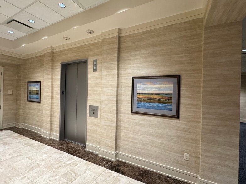 More Photos Of 13900 Conlan Cir, Charlotte Office For Lease