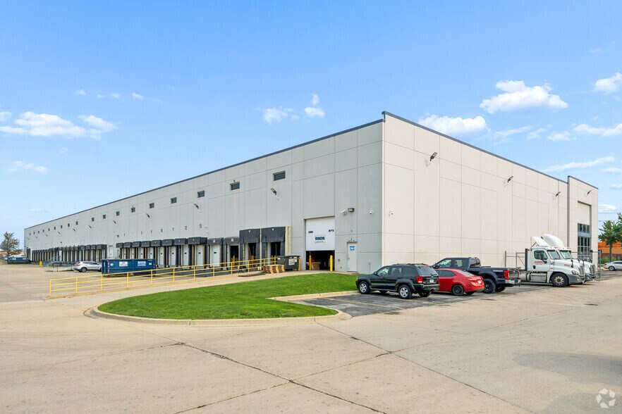 More Photos Of 11101 Franklin Ave, Franklin Park Distribution For Lease