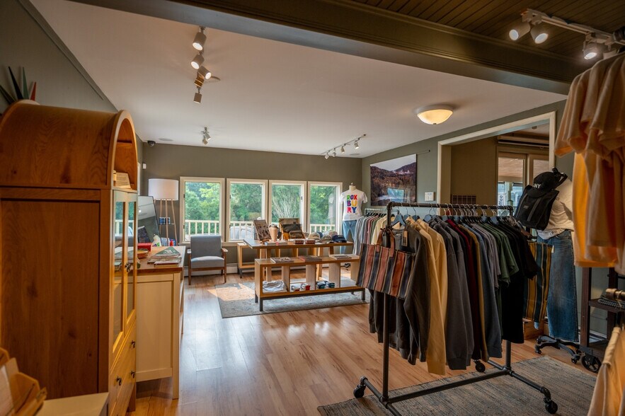 More Photos Of 53470 NY-30 Hwy, Roxbury Flex For Sale