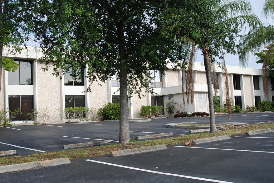 More Photos Of 1300 N Federal Hwy, Boca Raton Medical For Lease