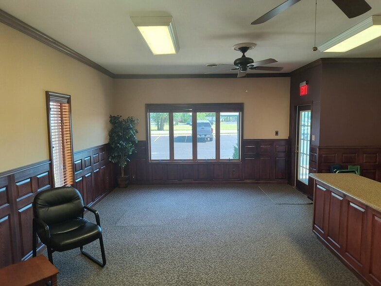 More Photos Of 910 Richard Rd, Dyer Office For Lease