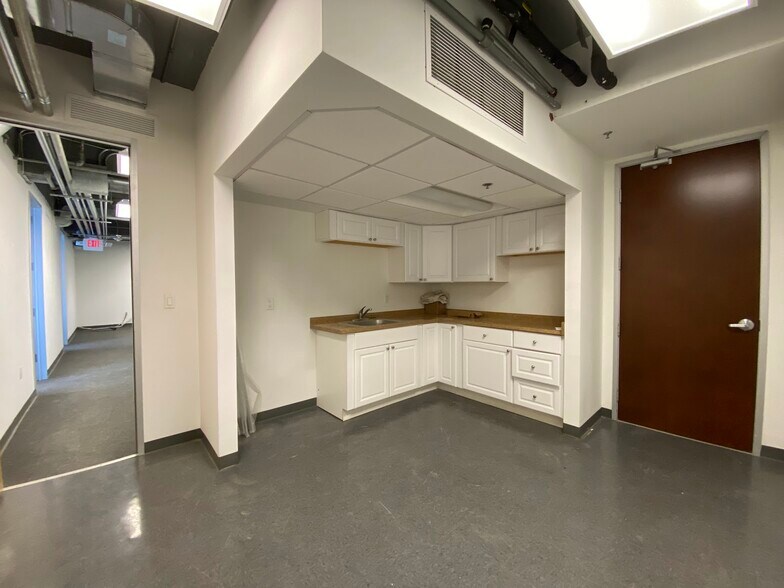 More Photos Of 14 NE 1st Ave, Miami Office For Sale