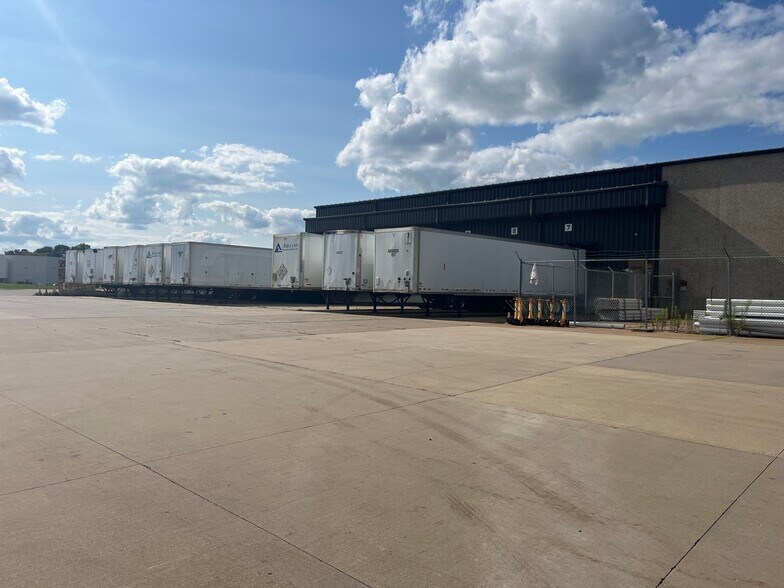 More Photos Of 4949 Chavenelle Rd, Dubuque Industrial For Sale