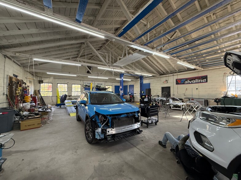 More Photos Of 9 Wilson Dr, New Castle Auto Repair For Lease
