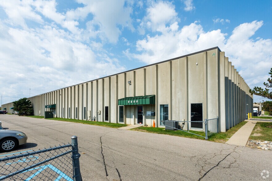 More Photos Of 29031-29045 Airport Dr, Romulus Unknown For Lease