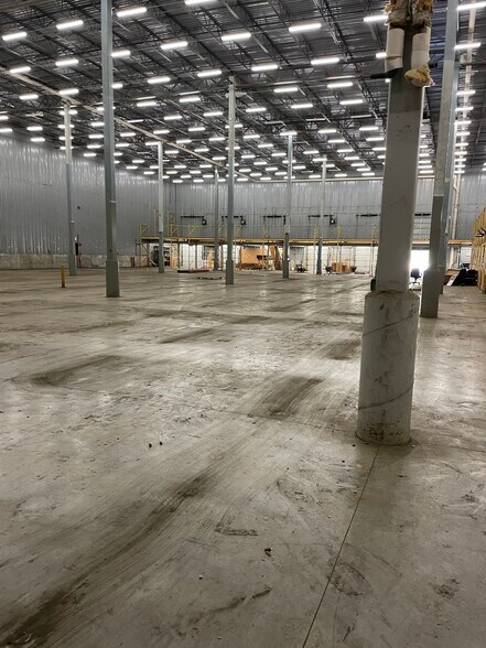More Photos Of 1042-1050 W Swanzey Rd, Swanzey Warehouse For Sale