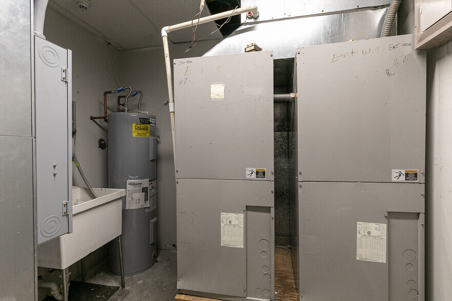 More Photos Of 500 W Daniels St, Ozark Office For Sale