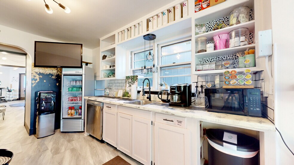 More Photos Of 143 Chenoweth Ln, Louisville Freestanding For Lease