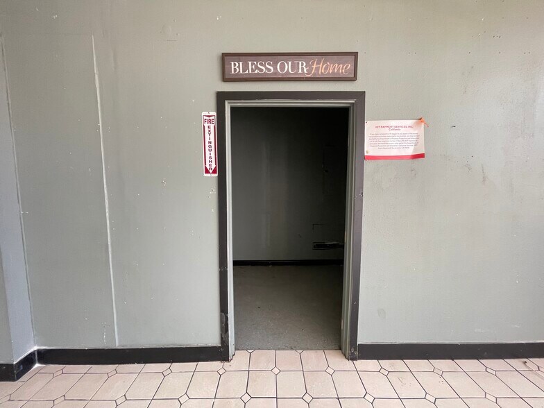 More Photos Of 109 S State St, San Jacinto Unknown For Lease