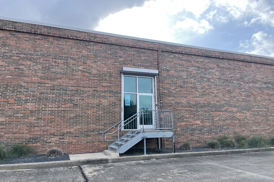 More Photos Of 4315 Dacoma St, Houston Warehouse For Lease