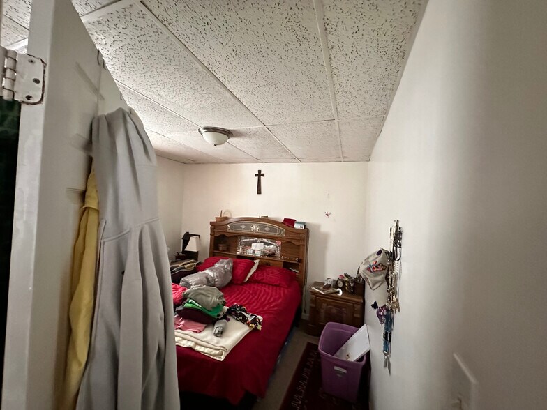 More Photos Of 1831 N C St, Elwood Apartments For Sale