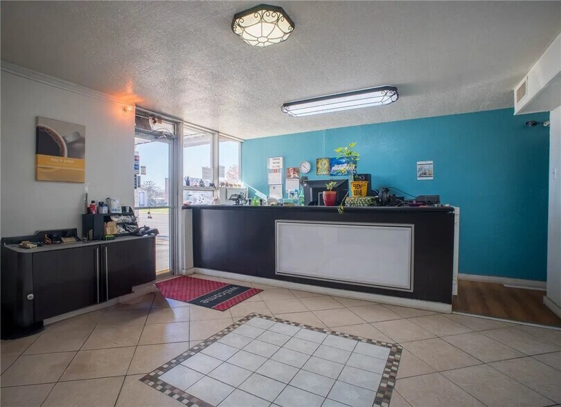 More Photos Of 520 S Jackson St, Jacksonville Hotel For Sale