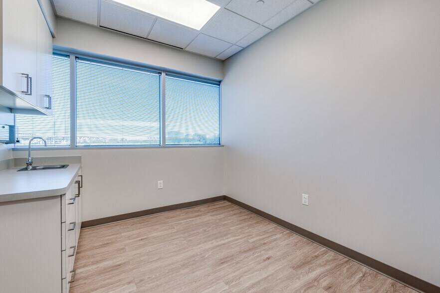 More Photos Of 11970 N Central Expy, Dallas Unknown For Lease