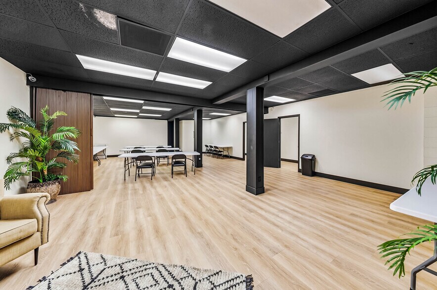 More Photos Of 239 SE G St, Grants Pass General Retail For Sale