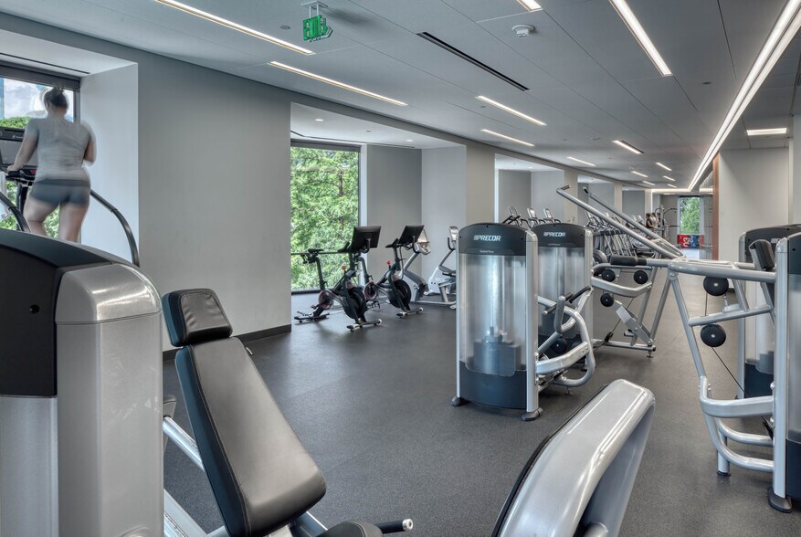 More Photos Of 2001 Ross Ave, Dallas Office For Lease