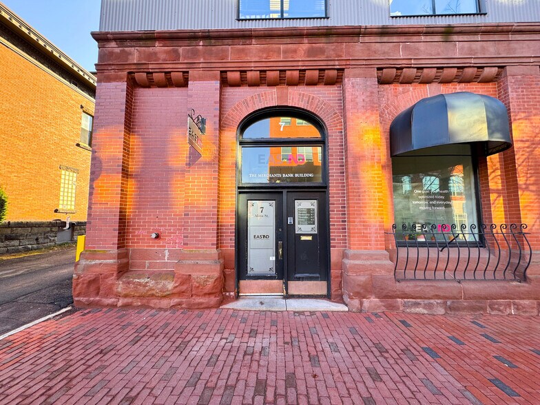 More Photos Of 15 Alma St, Moncton Medical For Lease