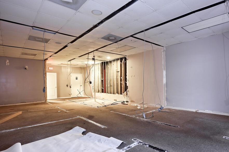 More Photos Of 10510 Abercorn St, Savannah Freestanding For Lease