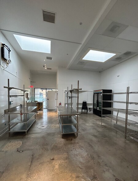 More Photos Of 8016 W 3rd St, Los Angeles Restaurant For Lease