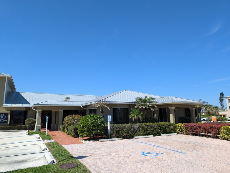 More Photos Of 4625 N A1A Hwy, Vero Beach Office For Lease