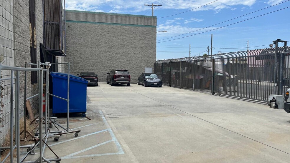 More Photos Of 820 Gladys Ave, Los Angeles Warehouse For Lease
