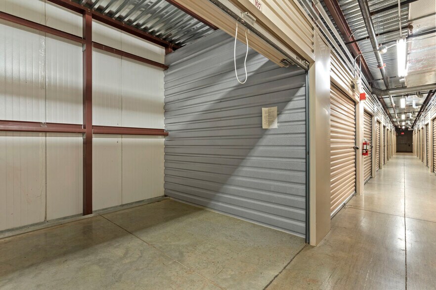 More Photos Of 2908 Mahan Dr, Tallahassee Self Storage For Sale