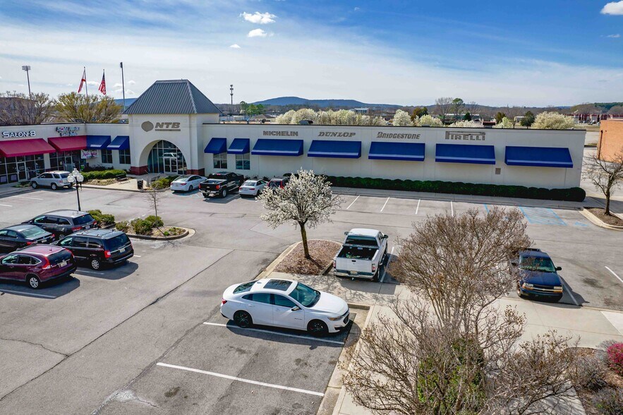 More Photos Of 3028-3030 Memorial Pky SW, Huntsville Unknown For Lease