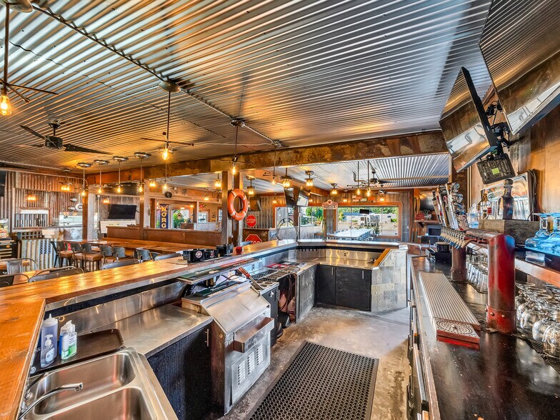 More Photos Of 780 US-101, Chinook Restaurant For Sale