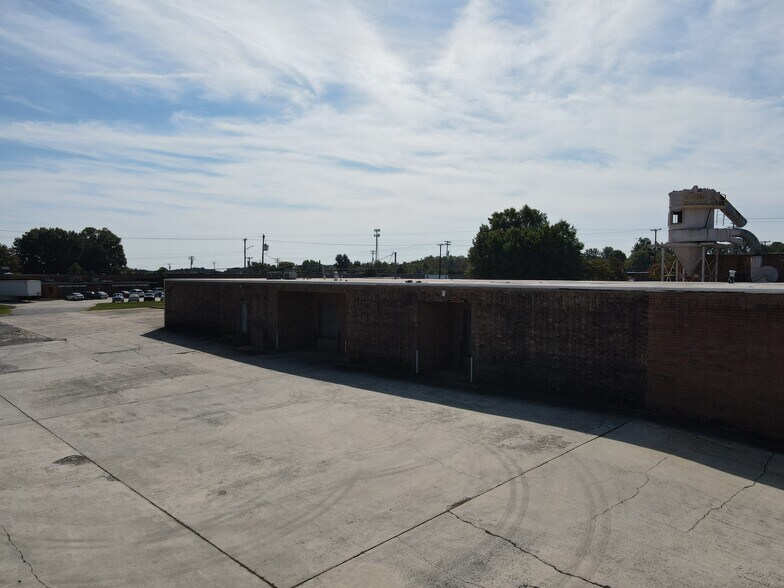 More Photos Of 1948 W Green Dr, High Point Warehouse For Lease