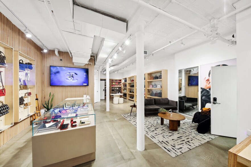 More Photos Of 390 W Broadway, New York Apartments For Lease