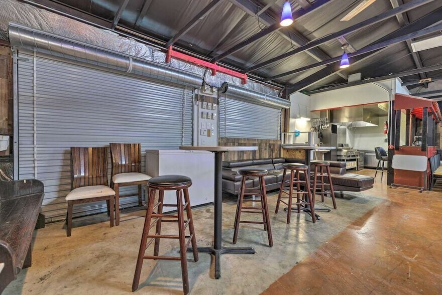 More Photos Of 6555 Navigation Blvd, Houston Warehouse For Lease