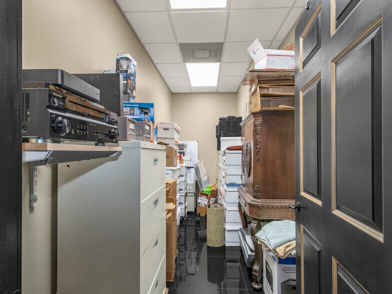 More Photos Of 71 NE 27th Ave, Pompano Beach Office For Sale