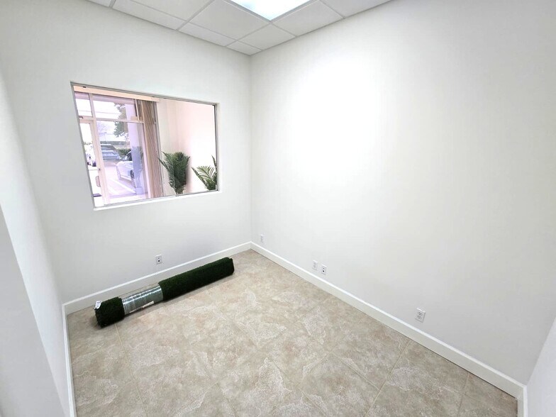 More Photos Of 11931-11971 NW 37th St, Coral Springs Warehouse For Lease