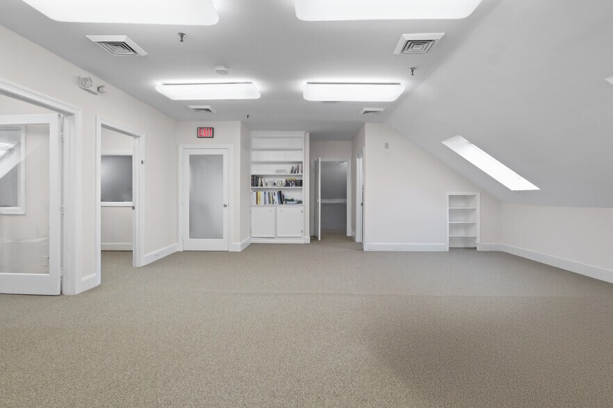 More Photos Of 111 Oronoco St, Alexandria Office For Lease