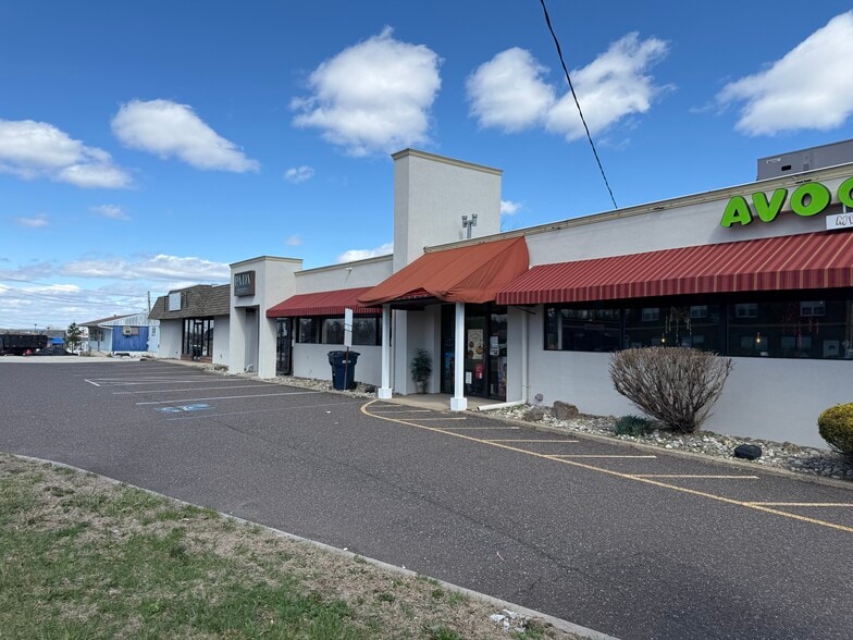 More Photos Of 3815 Ridge Pike, Collegeville General Retail For Sale