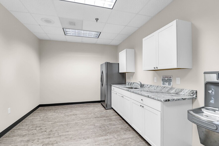 More Photos Of 146 Fairchild St, Charleston Office For Lease
