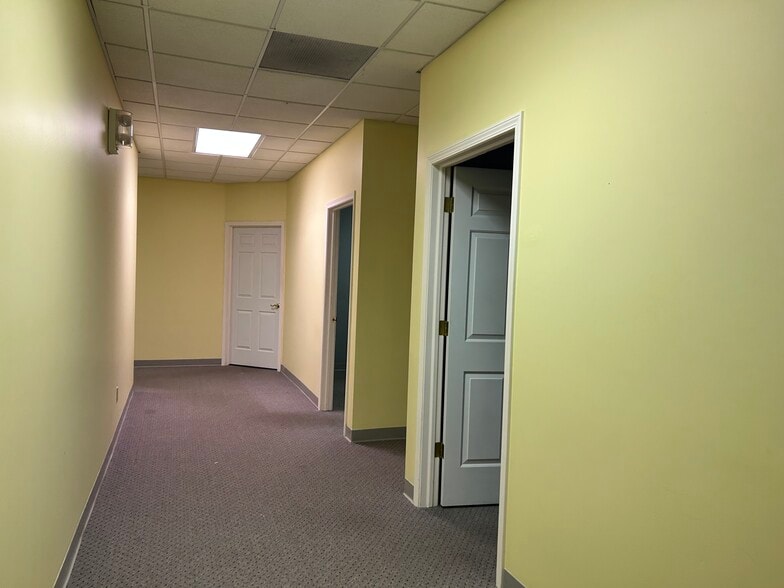 More Photos Of 3234 S Westnedge Ave, Kalamazoo Medical For Sale