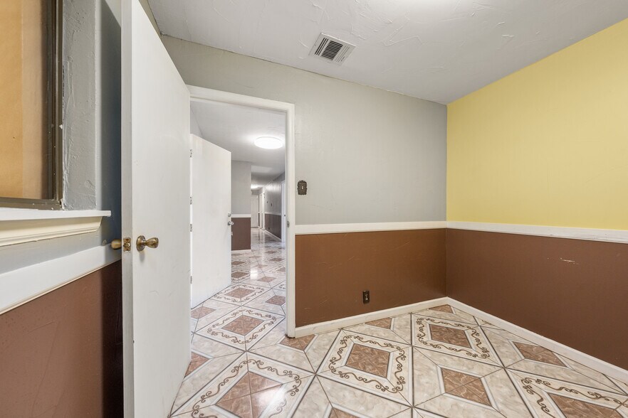 More Photos Of 3715 Bellmead Dr, Bellmead Office For Sale