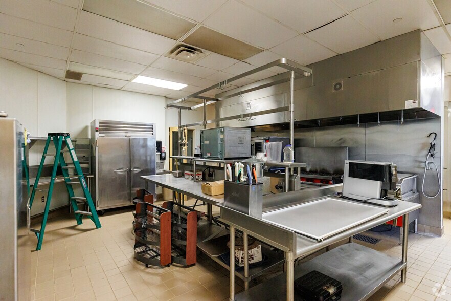 More Photos Of 4616 S US Highway 75, Denison Medical For Lease