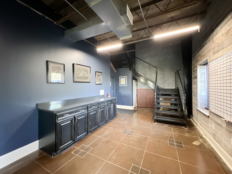 More Photos Of 2201 Greenwood St, Kenner Flex For Sale