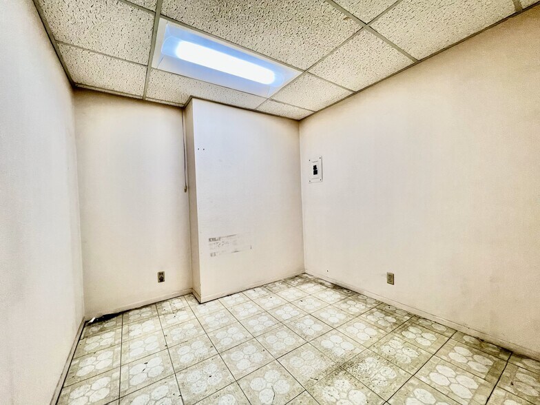 More Photos Of 808 Hill St, Los Angeles Office For Lease
