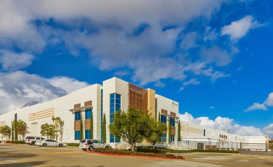 More Photos Of 2553 Sampson Ave, Corona Warehouse For Lease