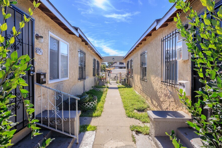 More Photos Of 871 E 49th St, Los Angeles Apartments For Sale