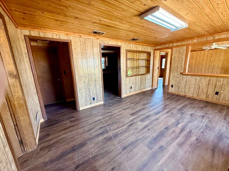 More Photos Of 836 Farm 71 rd, Talco Industrial For Sale