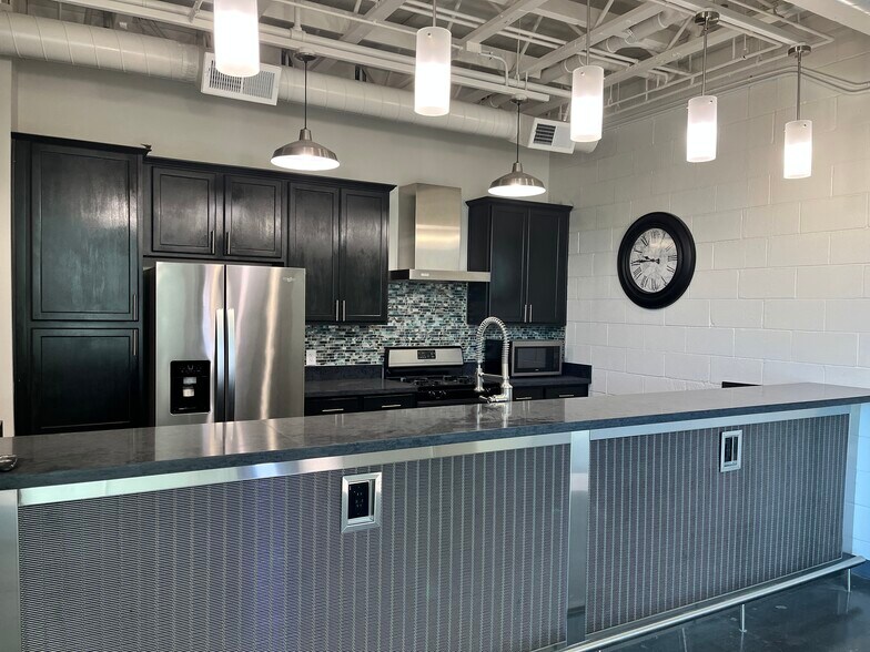 More Photos Of 4071 Silvestri Ln, Las Vegas Showroom For Sale