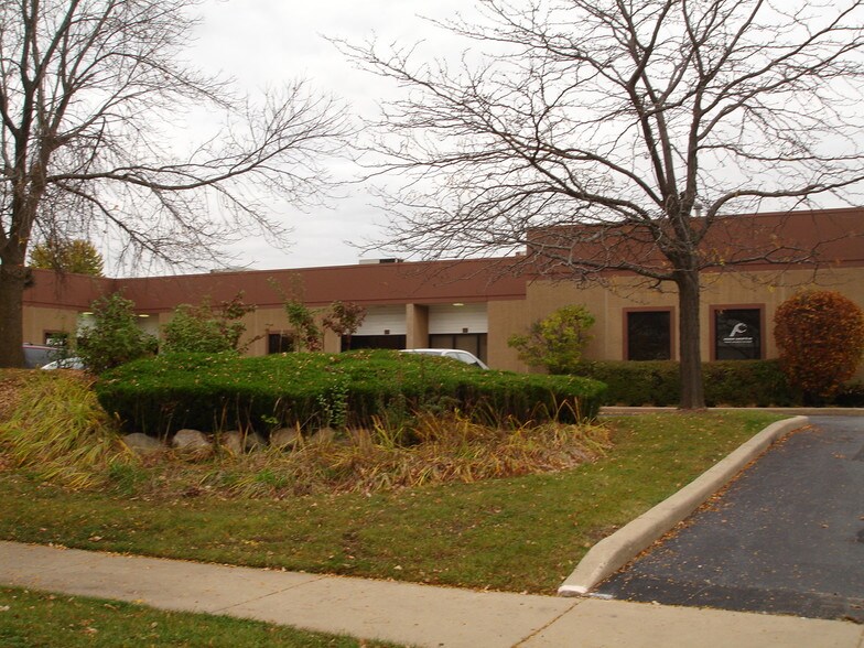 More Photos Of 350-370 Lexington Dr, Buffalo Grove Flex For Lease