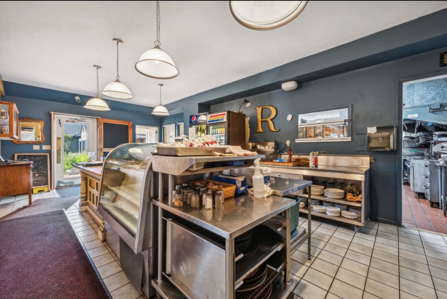 More Photos Of 181 E Brown St, Blairsville Restaurant For Sale