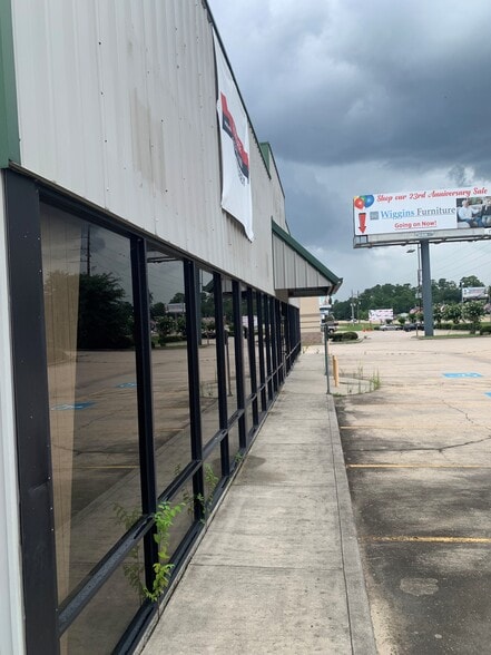 More Photos Of 5457 W Davis St, Conroe Unknown For Lease