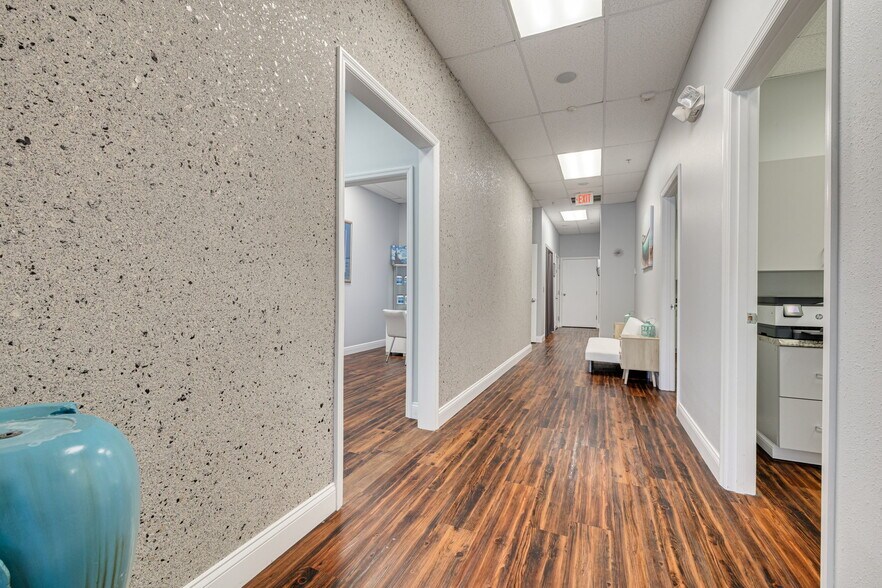 More Photos Of 1033 West Bay Dr, Largo Office For Lease