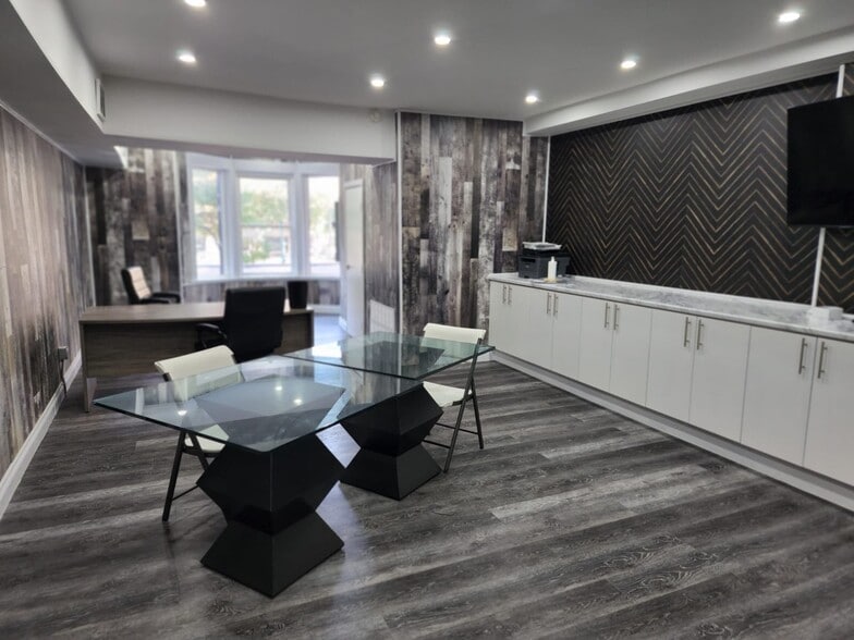 More Photos Of 127 Spadina Av, Toronto Storefront Retail Residential For Lease