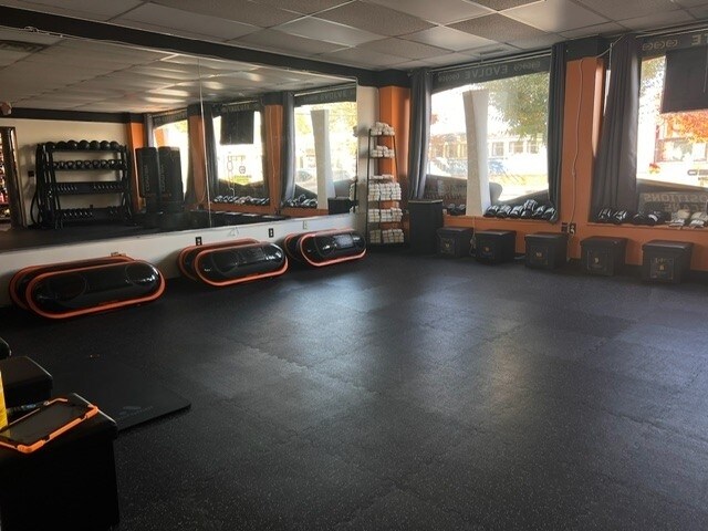 More Photos Of 500-502 Main St, Waltham Storefront Retail Residential For Lease